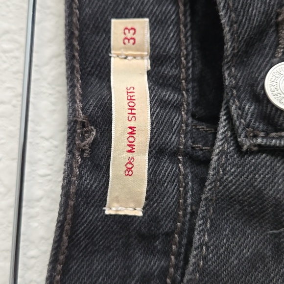 Levi's 80's Mom Shorts Black Denim Rolled Hem Shorts - Picture 3 of 8